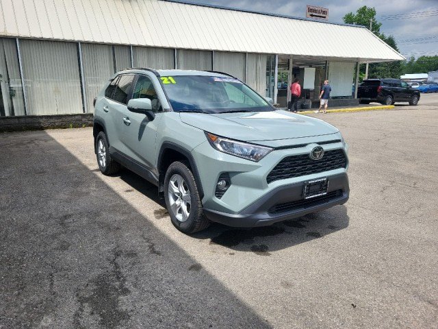 Used 2021 Toyota RAV4 XLE AWD/4WD image 5