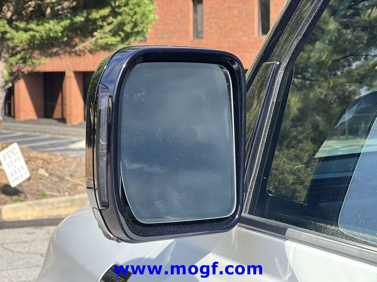 Used 2023 Land Rover Defender 110 X-Dynamic SE image 27