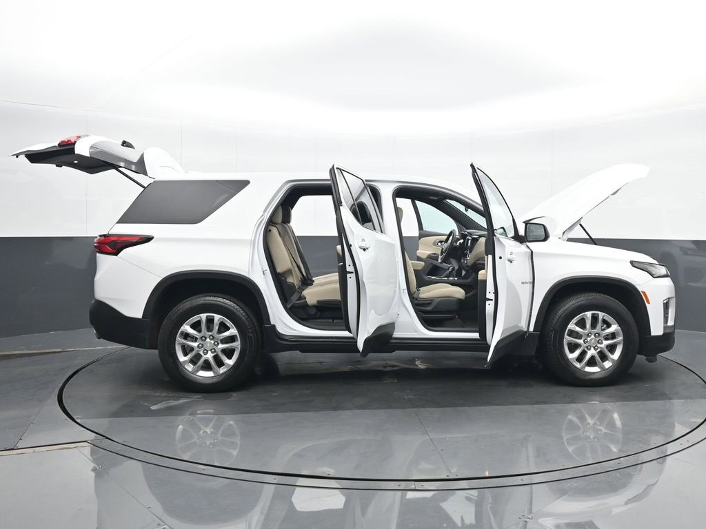 Used 2023 Chevrolet Traverse LS image 26
