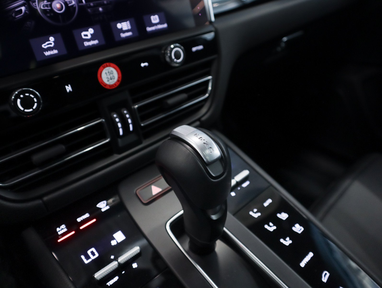 Certified 2023 Porsche Macan AWD/4WD image 17