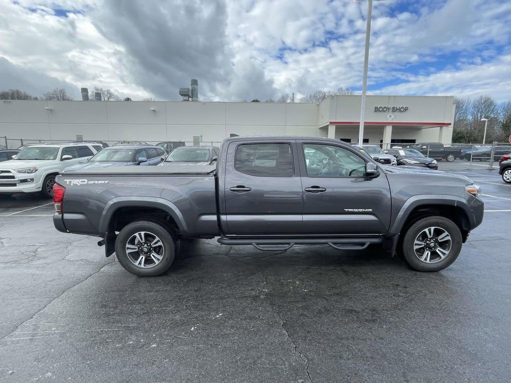 Used 2016 Toyota Tacoma TRD Sport image 11
