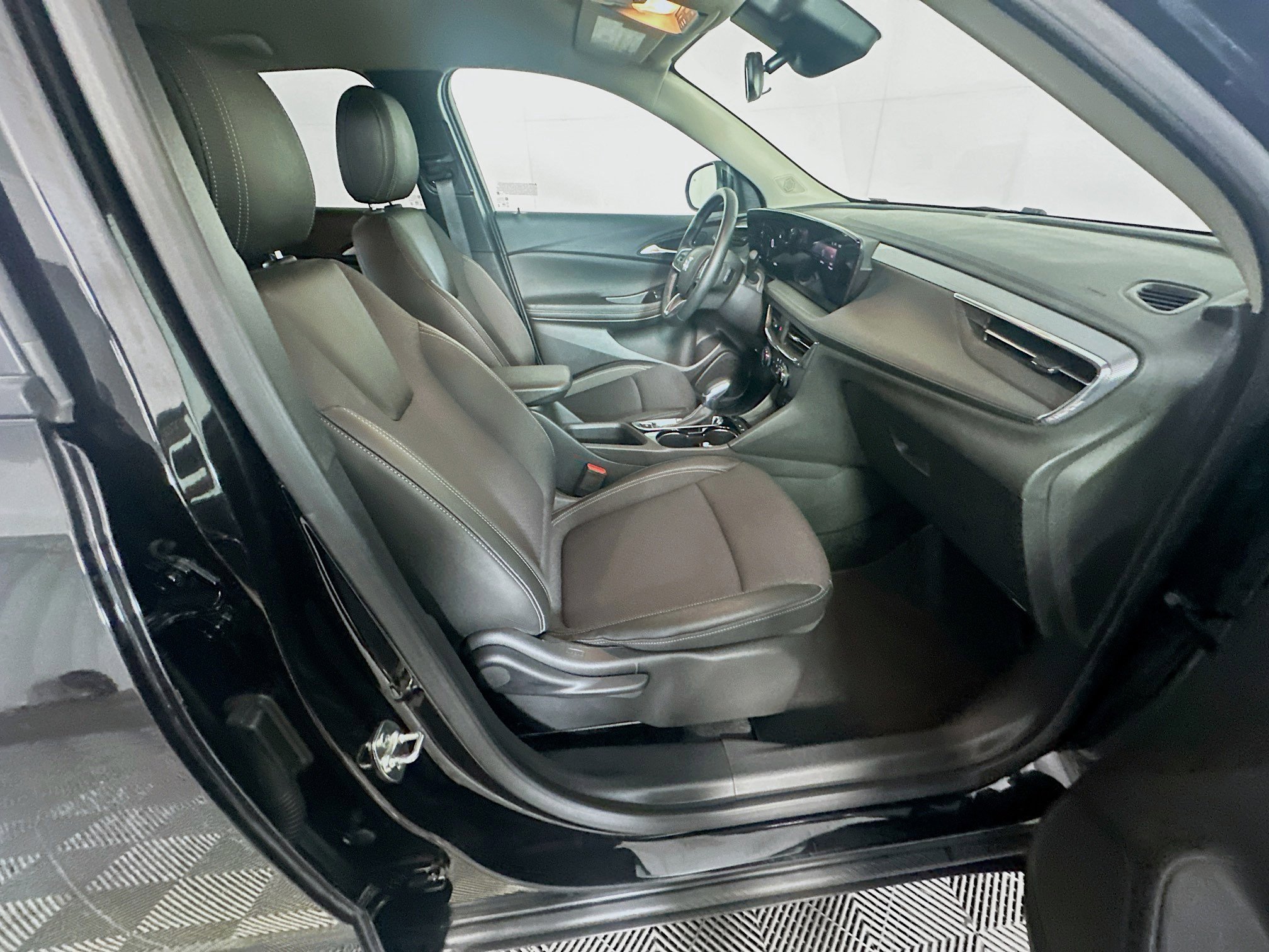 Used 2025 Buick Encore GX Preferred image 32