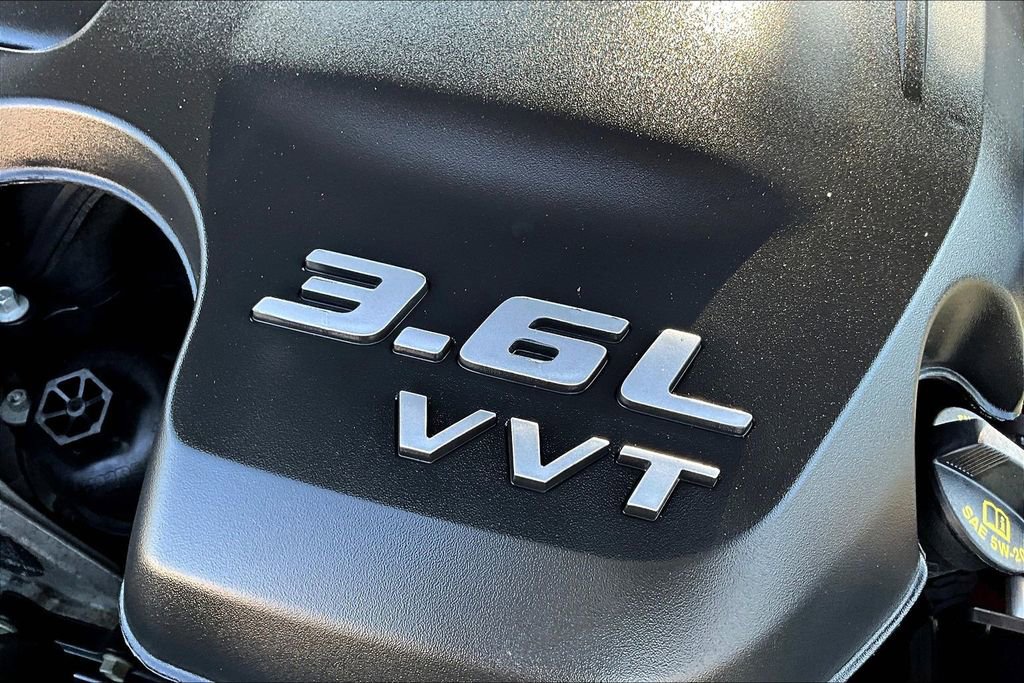 Used 2022 Dodge Challenger SXT w/ Driver Convenience Group image 28