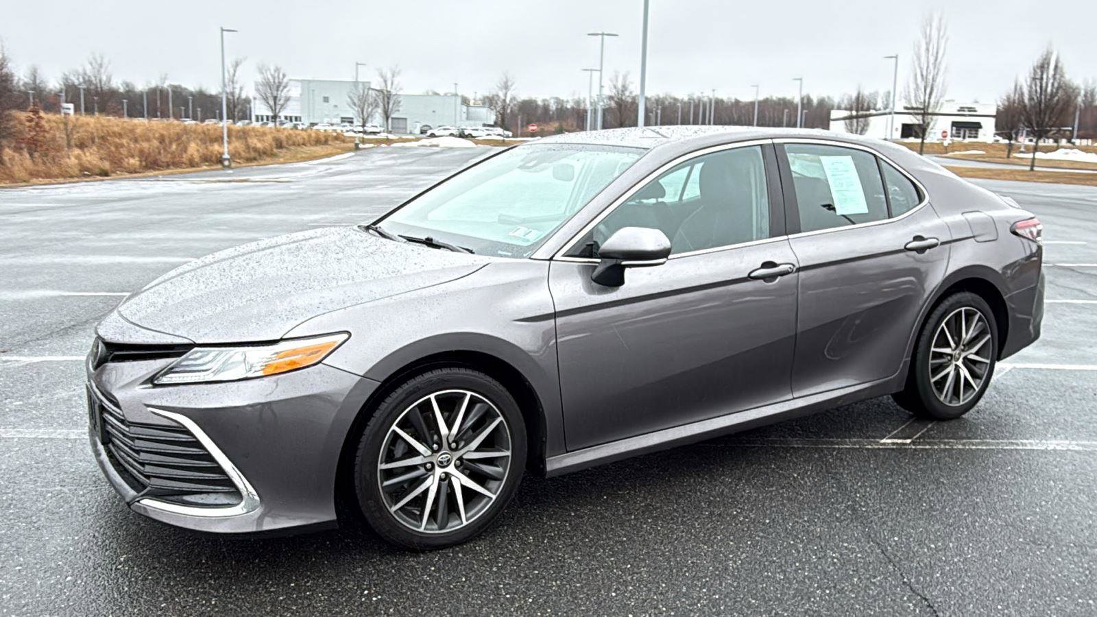 Used 2022 Toyota Camry XLE image 13