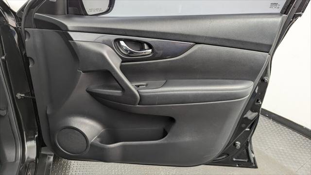 Used 2017 Nissan Rogue SV w/ SV Premium Package image 22