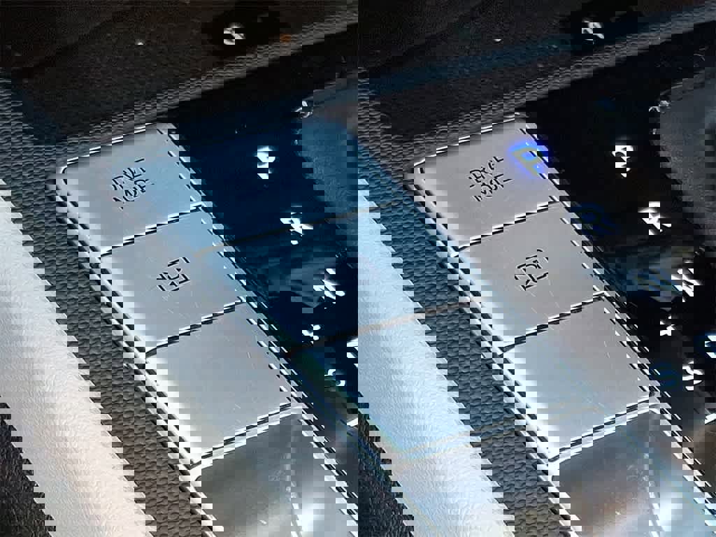 Used 2025 Hyundai Elantra Limited image 24