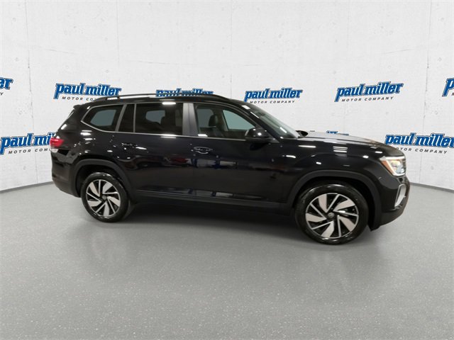 Used 2025 Volkswagen Atlas SE image 2