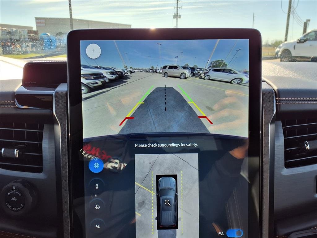 Used 2024 Ford Expedition Platinum image 11