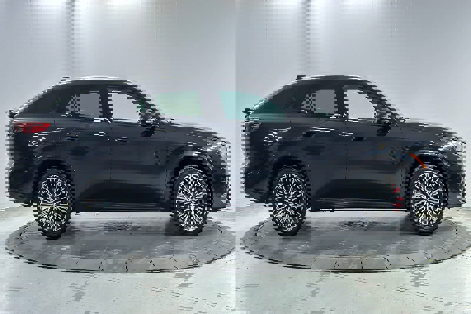 Used 2025 BMW X2 xDrive28i w/ M Sport Package image 8