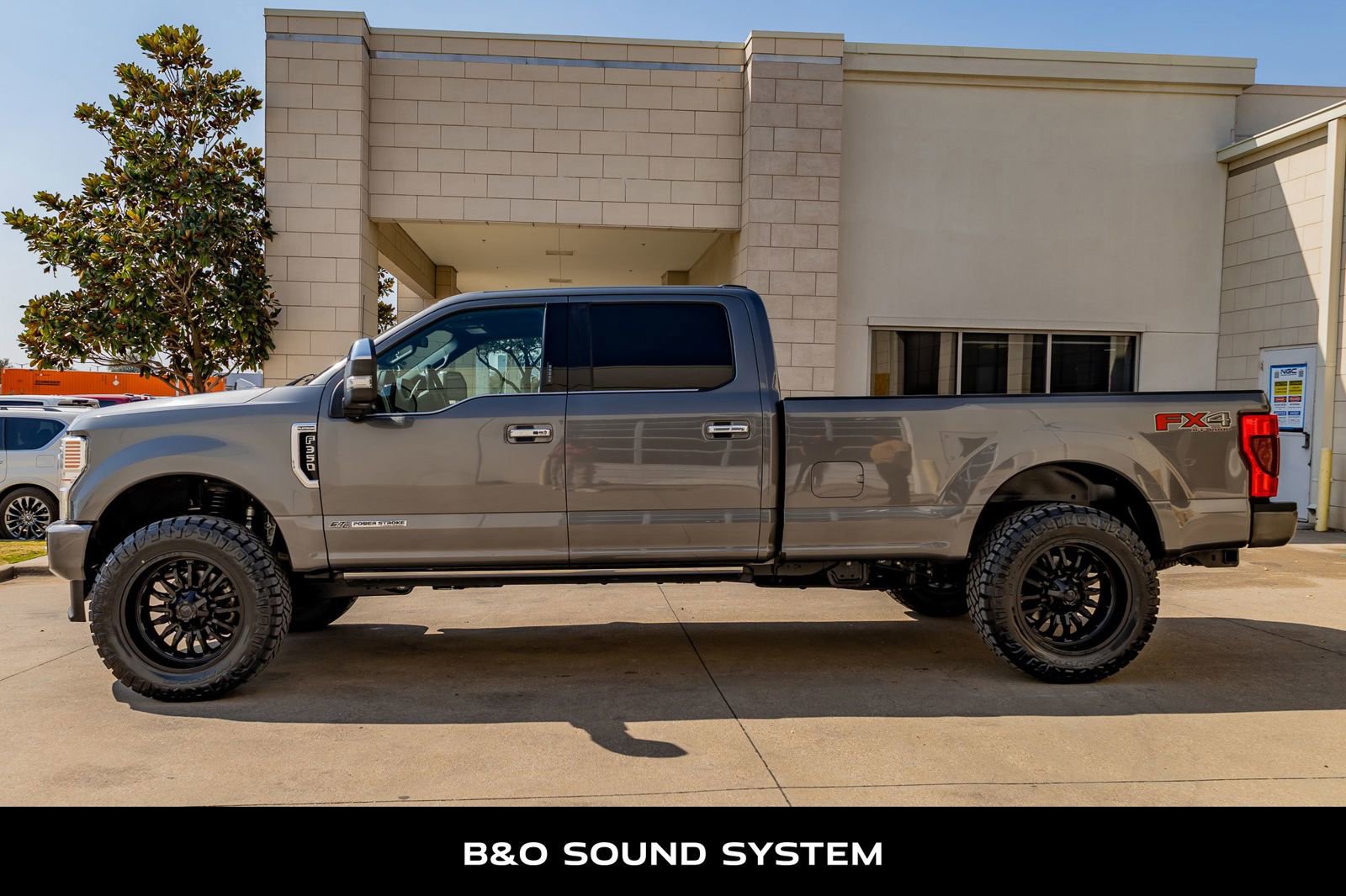 Used 2022 Ford F350 Platinum w/ FX4 Off-Road Package AWD/4WD image 6