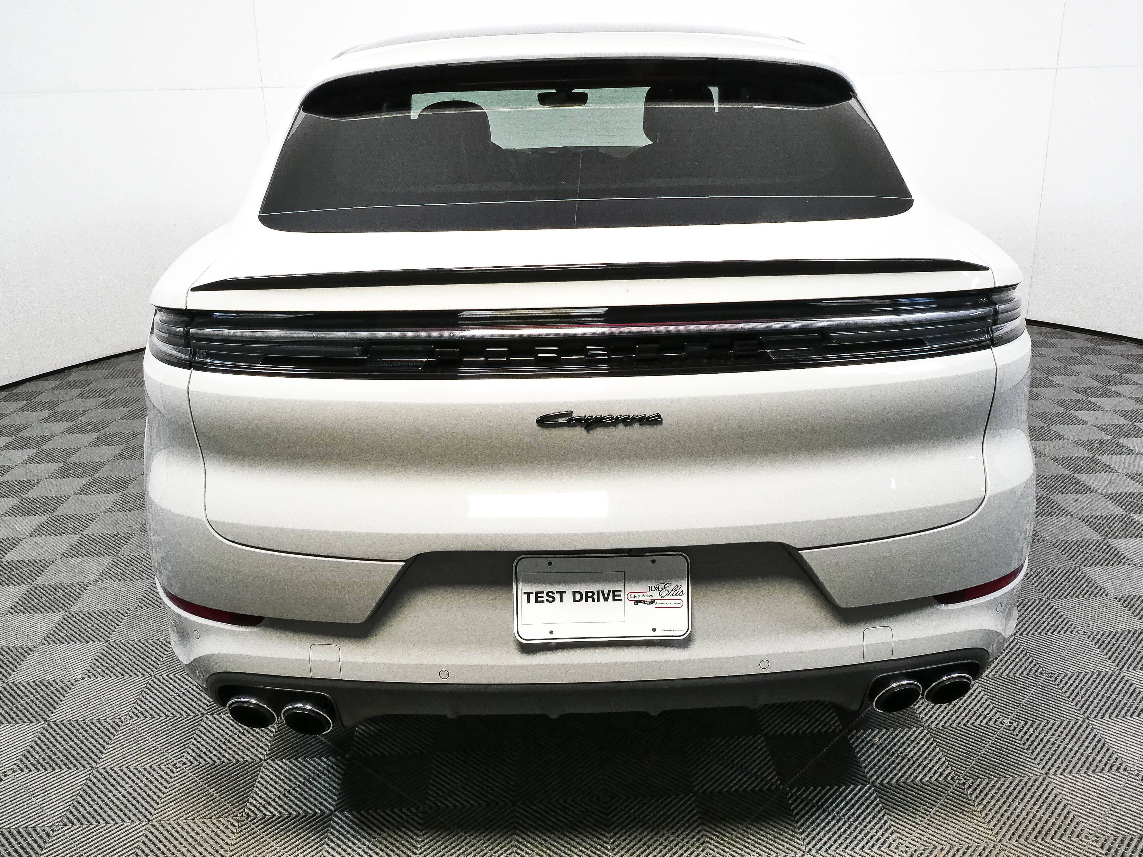 Certified 2026 Porsche Cayenne E-Hybrid Coupe AWD/4WD image 33