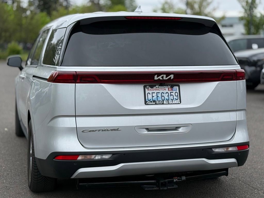 Used 2022 Kia Carnival LX FWD image 3