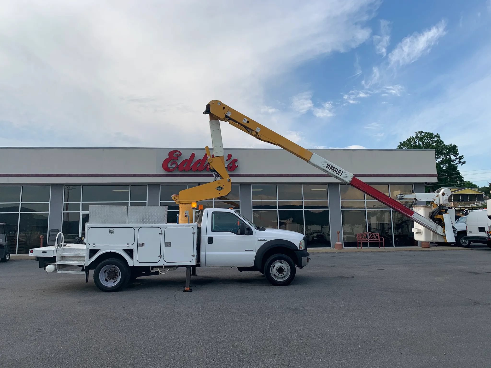 Used 2006 Ford F550 2WD Regular Cab Super Duty image 43