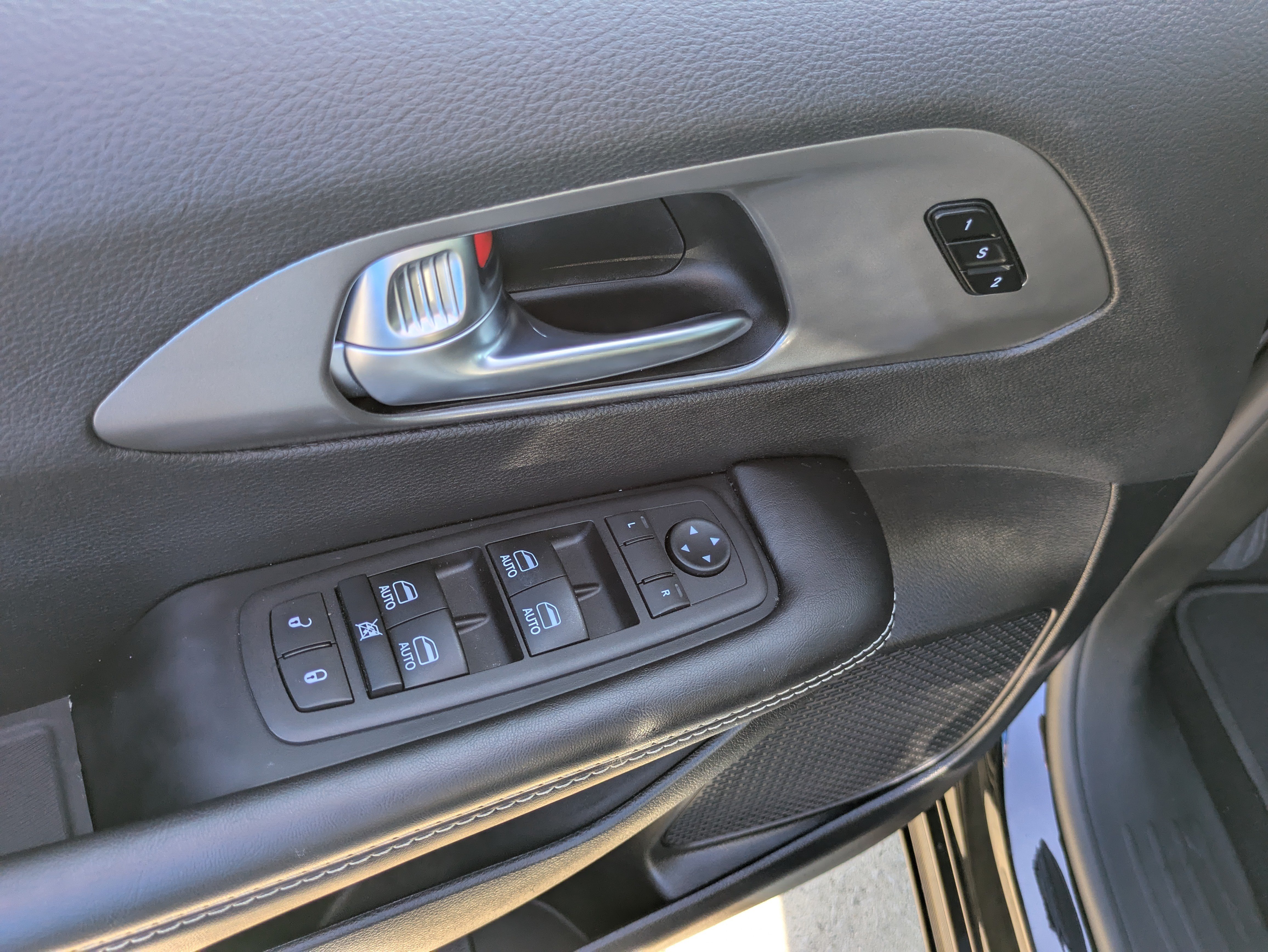Used 2026 Chrysler Pacifica Select FWD image 6