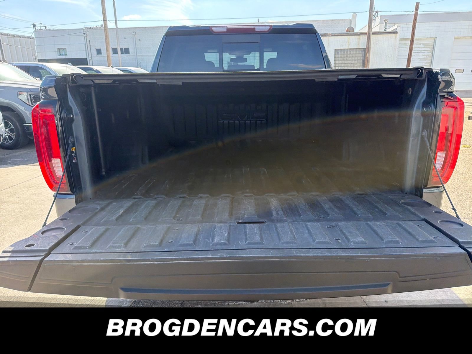 Used 2019 GMC Sierra 1500 SLT w/ SLT Premium Plus Package AWD/4WD image 9