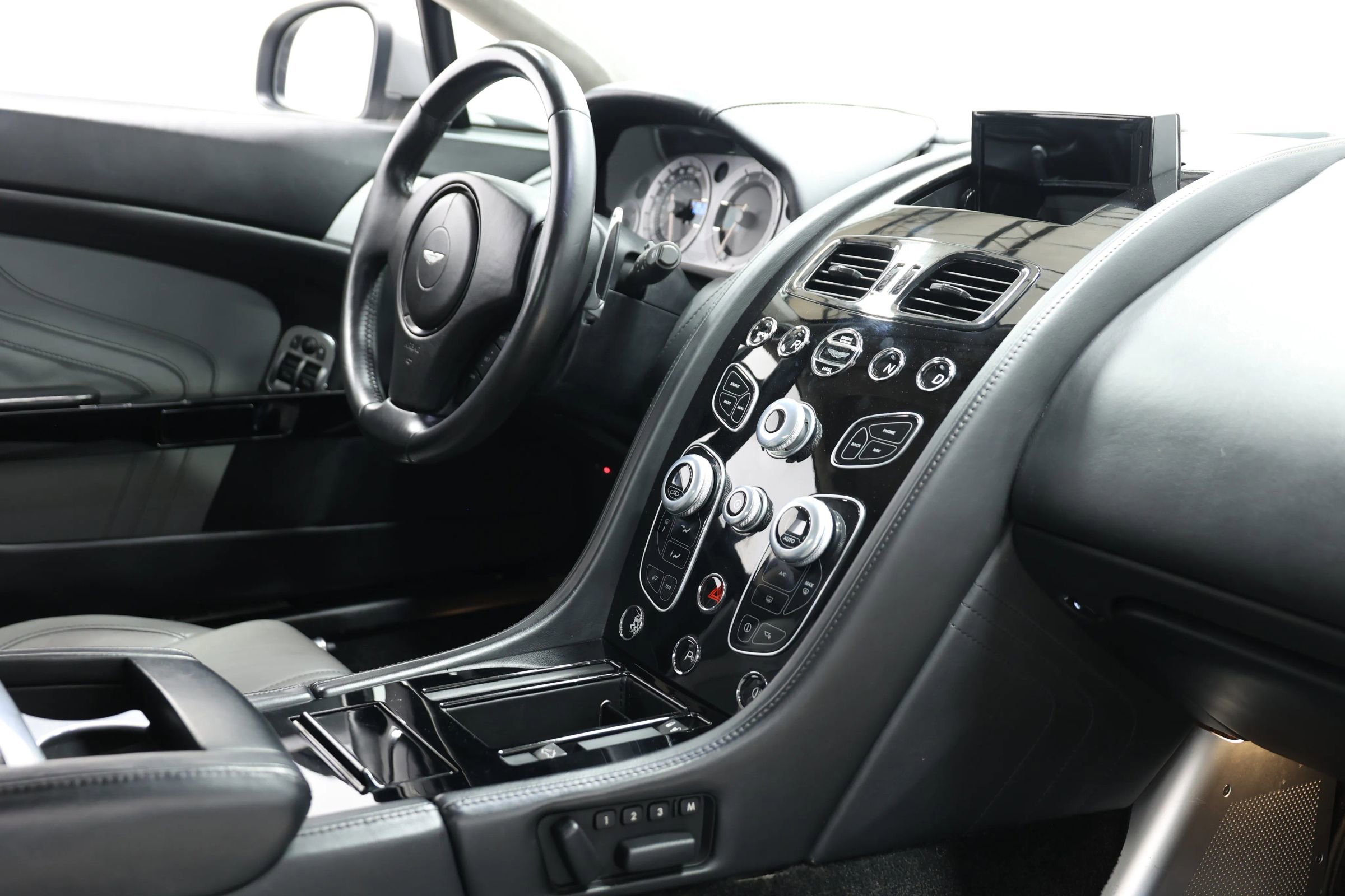 Used 2016 Aston Martin V8 Vantage S image 48