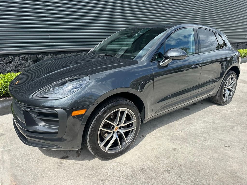 Certified 2023 Porsche Macan AWD/4WD image 7