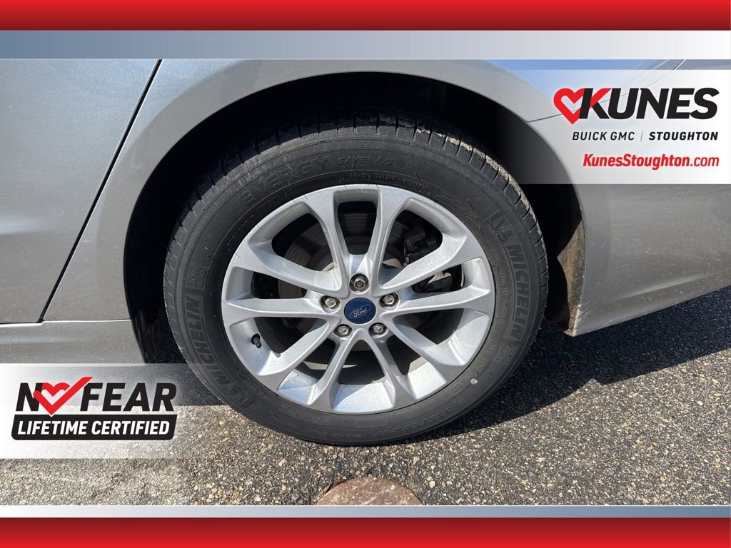 Used 2020 Ford Fusion SE image 17