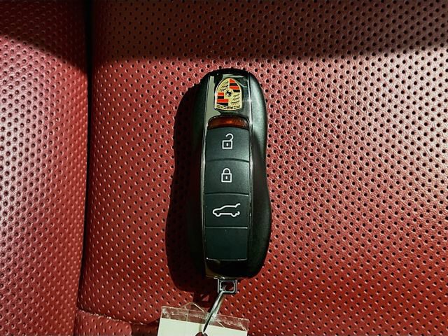 Used 2020 Porsche Macan S AWD/4WD image 14