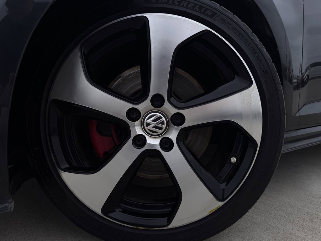 Used 2017 Volkswagen Golf S image 9