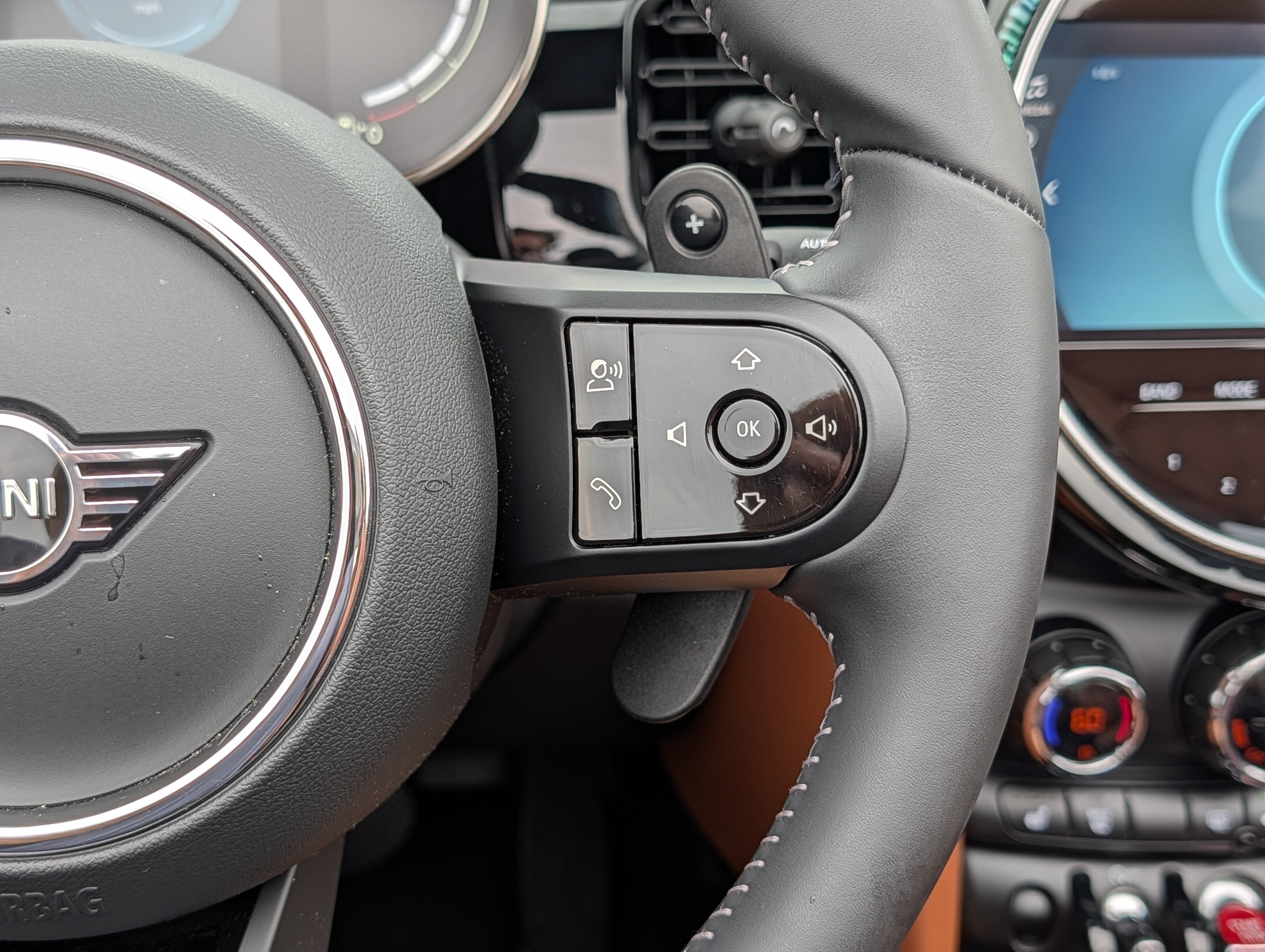 Used 2023 MINI Cooper S w/ Signature Upholstery Package FWD image 28