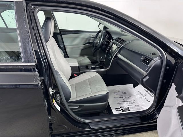 Used 2016 Toyota Camry SE w/ Moonroof Package FWD image 10