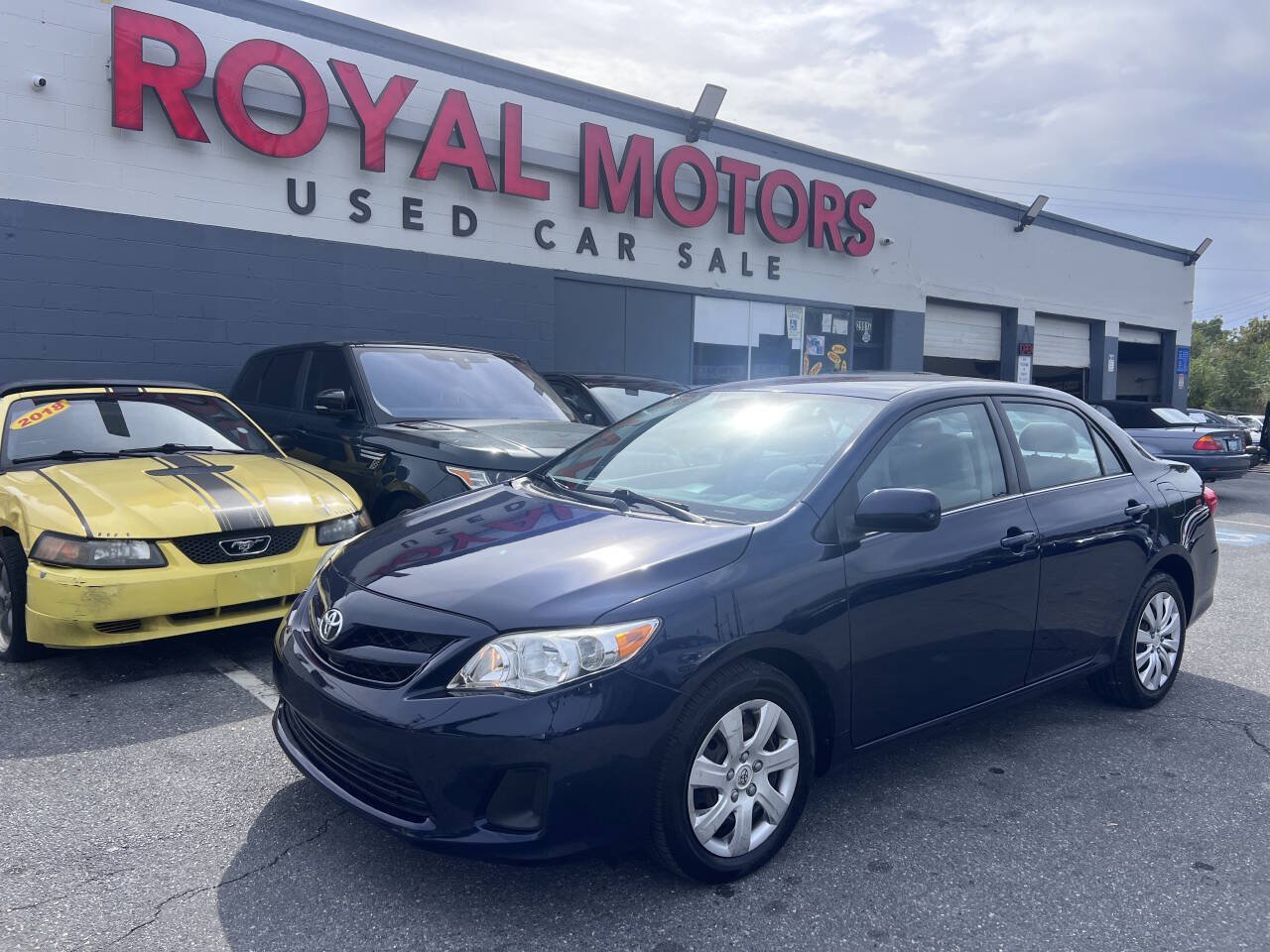 Used 2013 Toyota Corolla LE FWD image 1