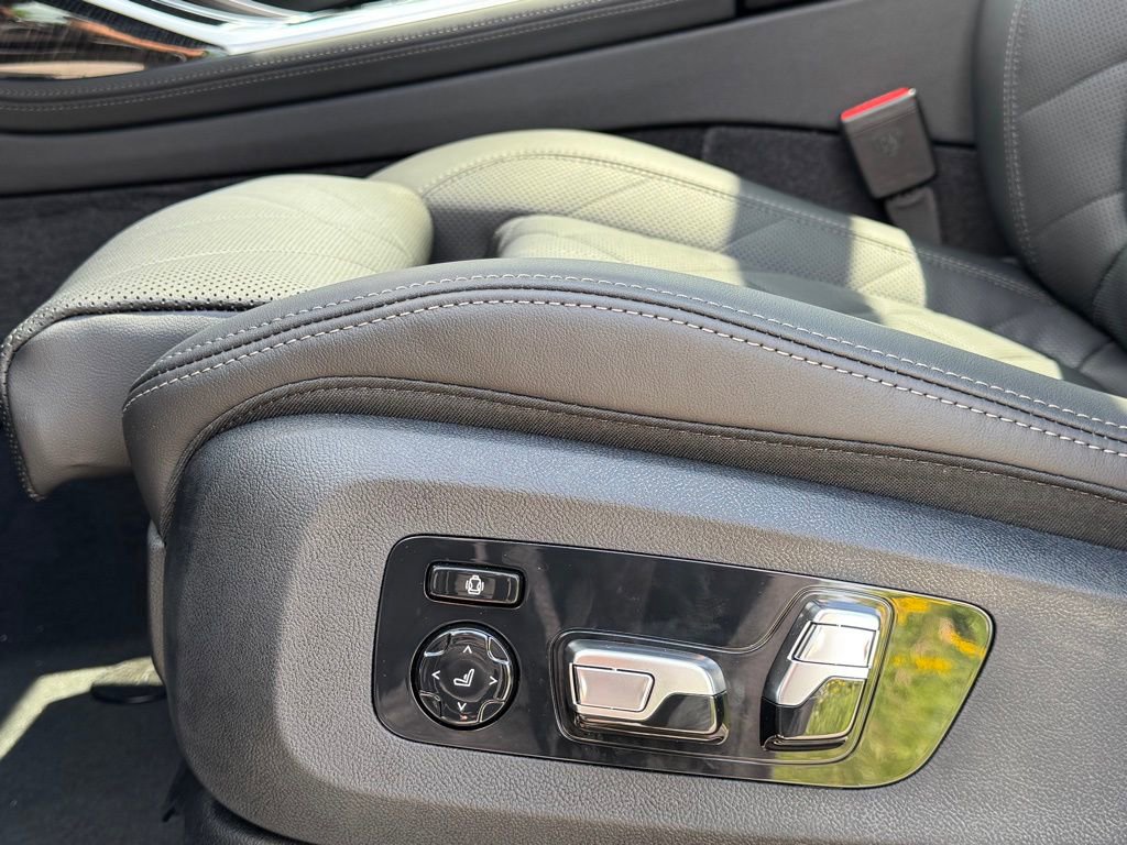 Used 2026 BMW X7 xDrive40i w/ M Sport Package image 17