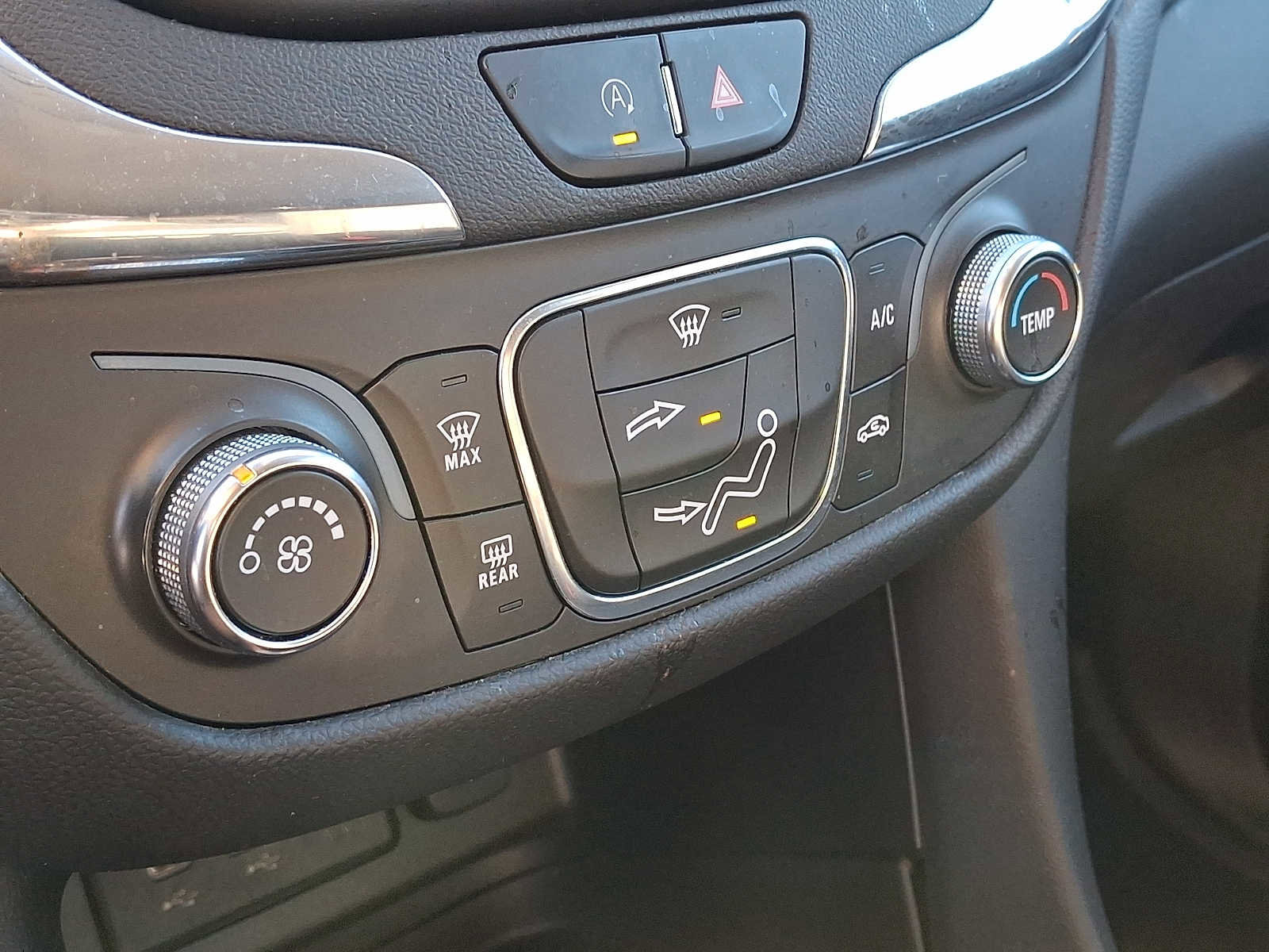 Used 2023 Chevrolet Equinox LT w/ LPO, Floor Liner Package image 15