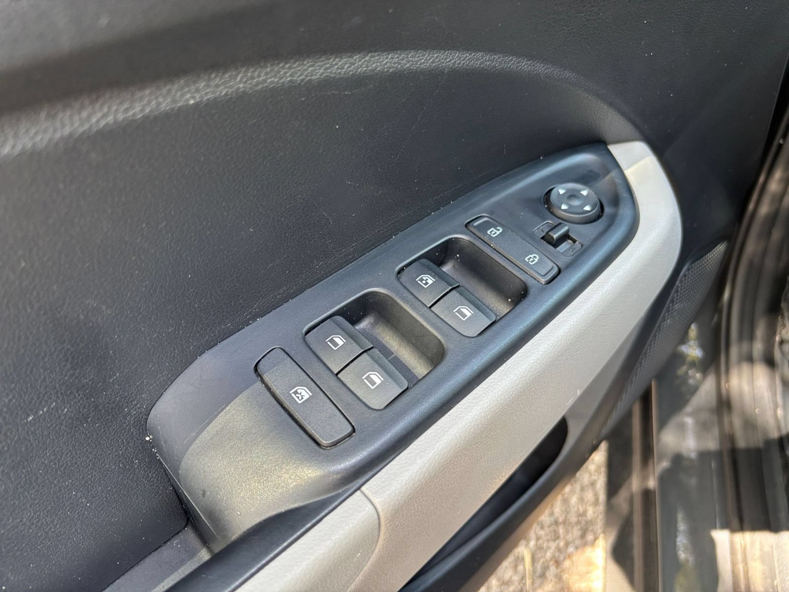 Used 2025 Hyundai Venue SEL FWD image 18
