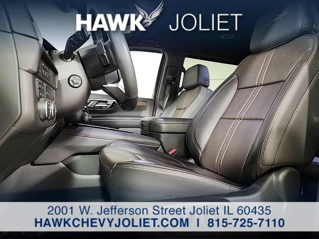 Used 2025 Chevrolet Suburban High Country AWD/4WD image 9