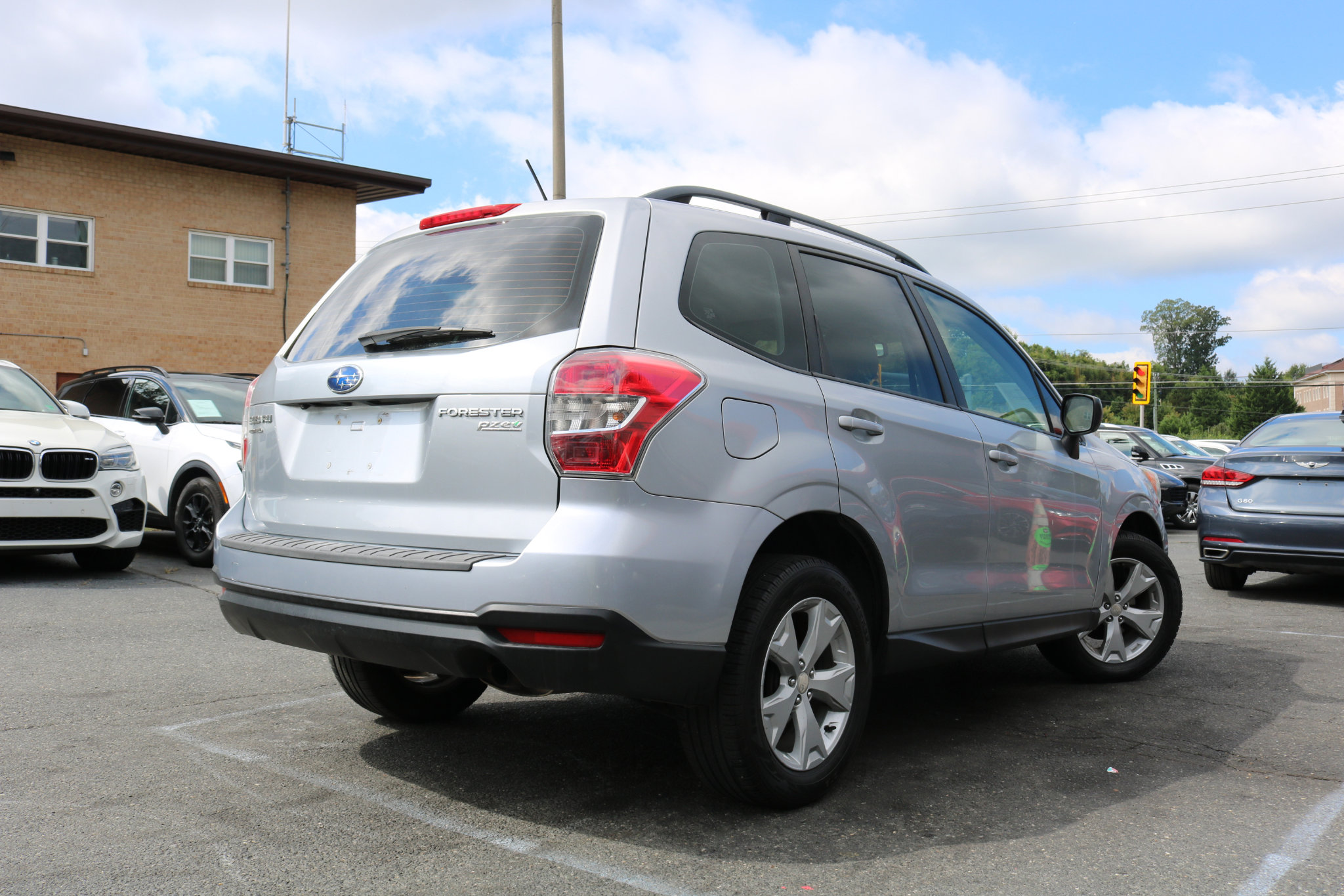 Used 2015 Subaru Forester 2.5i w/ Alloy Wheel Package image 2