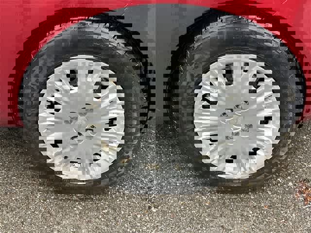 Used 2015 Ford Fiesta SE image 21