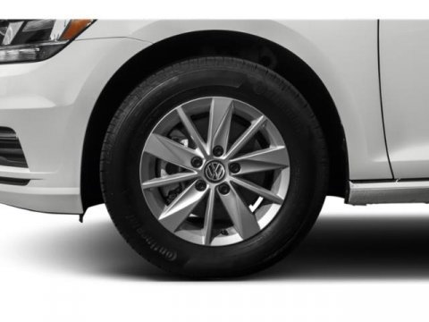 Used 2020 Volkswagen Golf 4-Door image 14