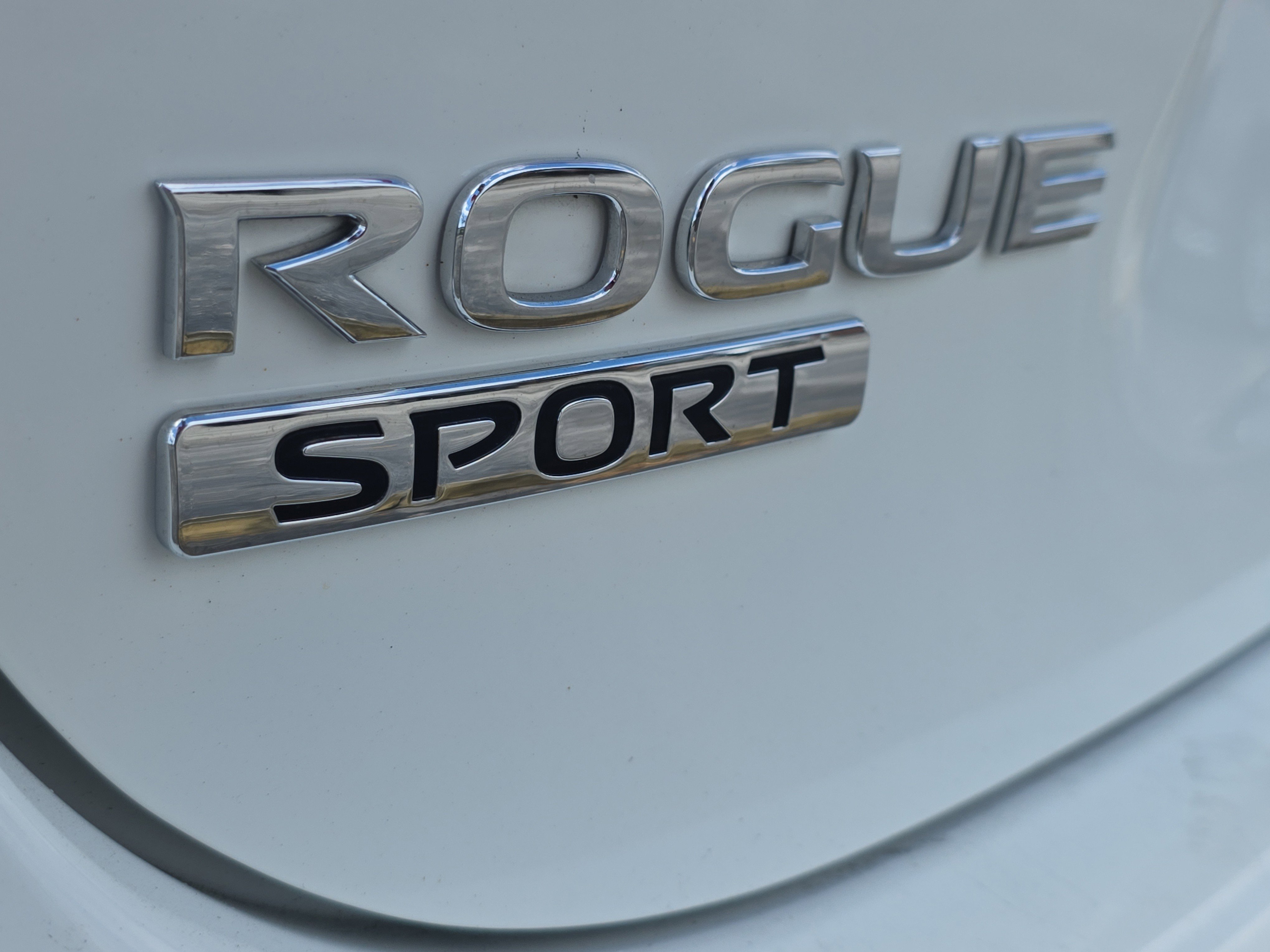 Used 2020 Nissan Rogue Sport S image 10