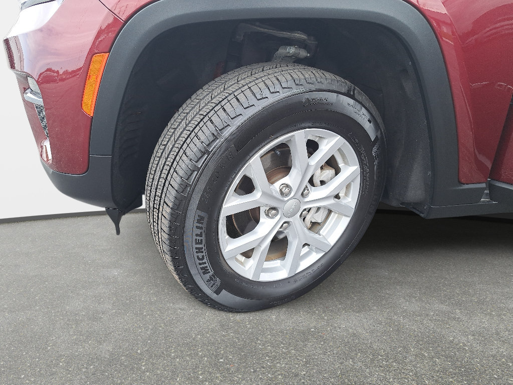 Certified 2024 Jeep Grand Cherokee Limited AWD/4WD image 32