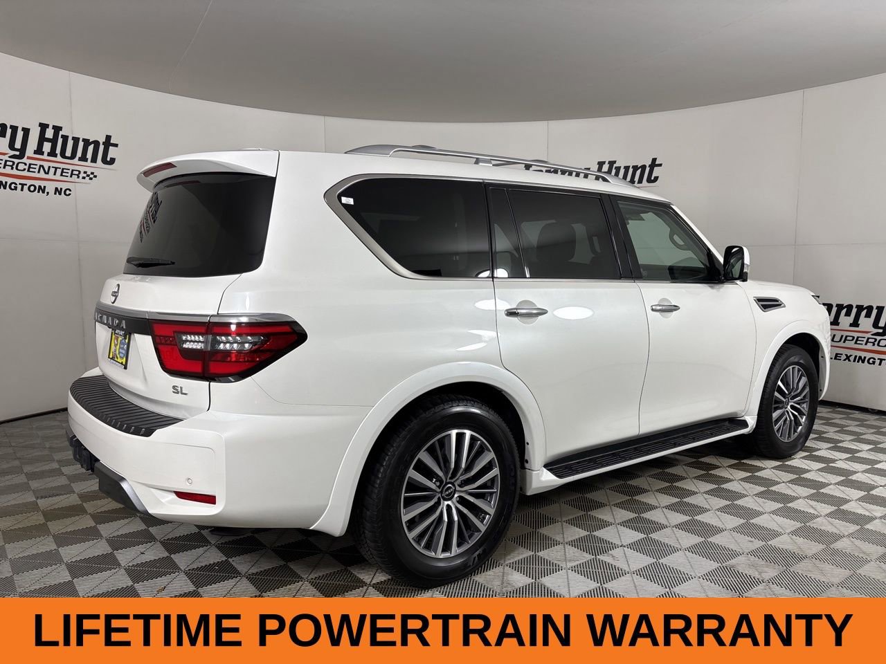 Used 2024 Nissan Armada SL w/ Captain's Chairs Package image 5