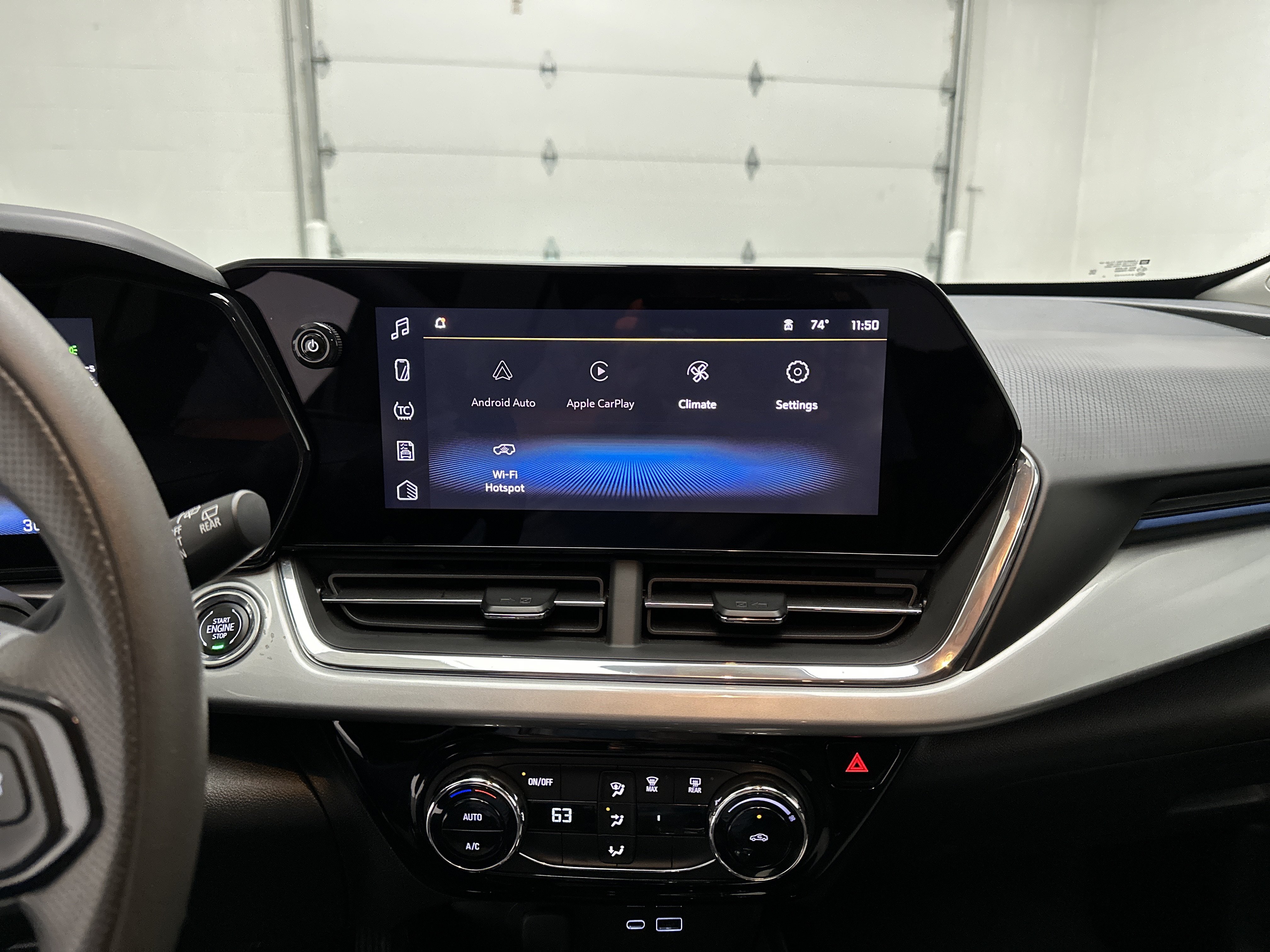 Used 2025 Chevrolet Trax LT FWD image 25