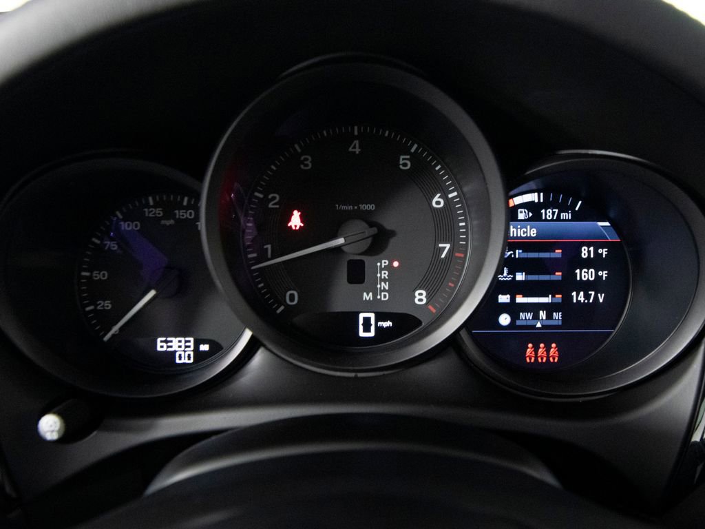 Certified 2025 Porsche Macan AWD/4WD image 23