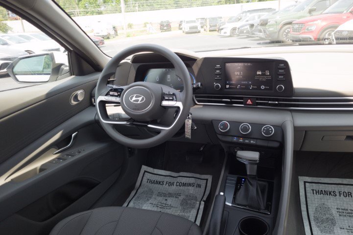 New 2026 Hyundai Elantra SE FWD image 19