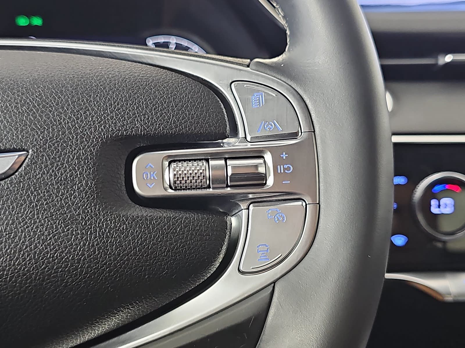 Used 2022 Genesis GV70 2.5T AWD/4WD image 18