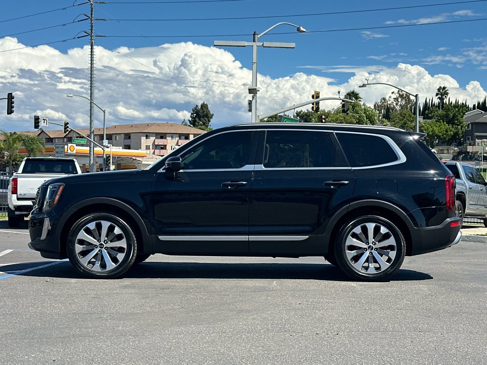 Used 2020 Kia Telluride S FWD image 2