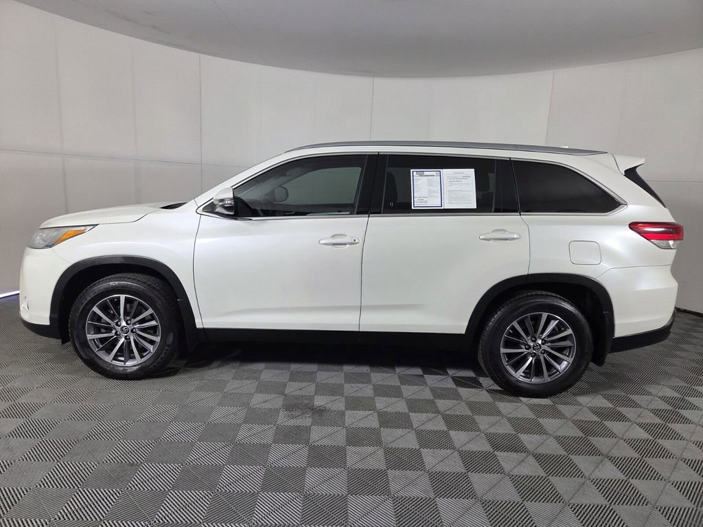 Used 2019 Toyota Highlander SE image 11