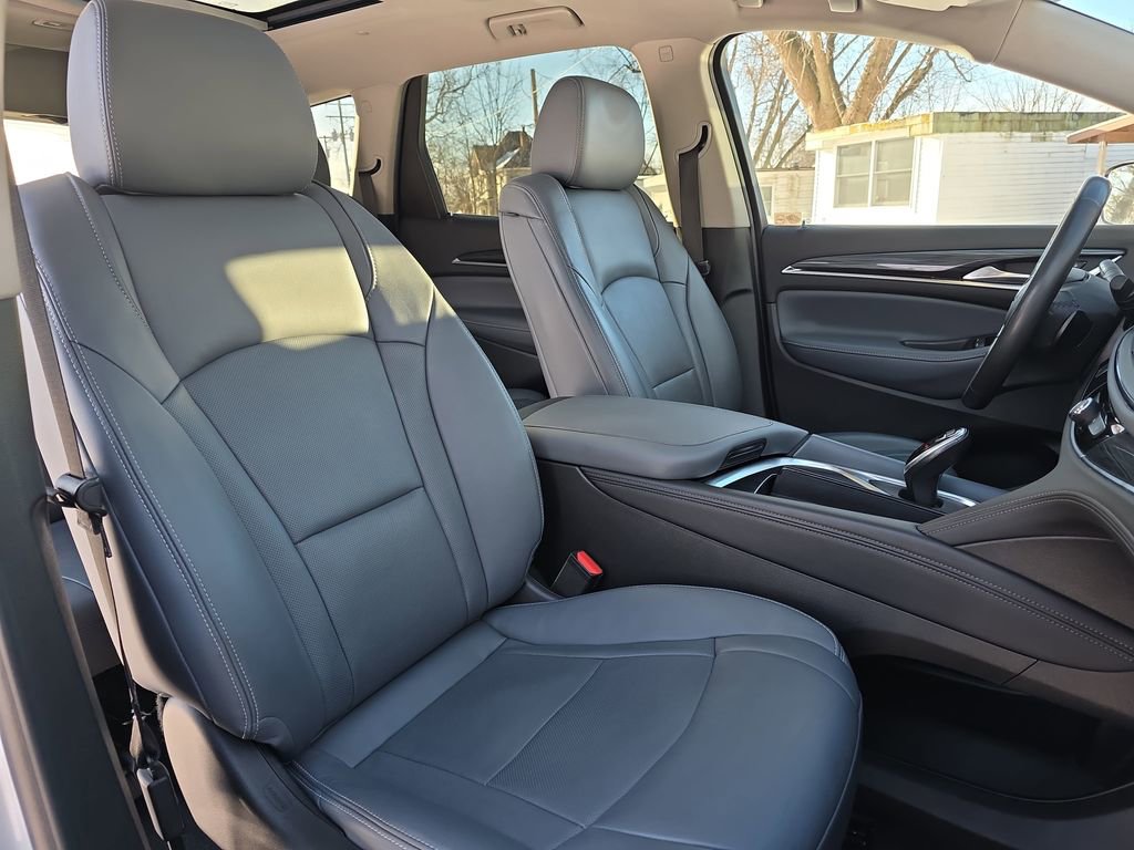 Used 2021 Buick Enclave Essence image 10