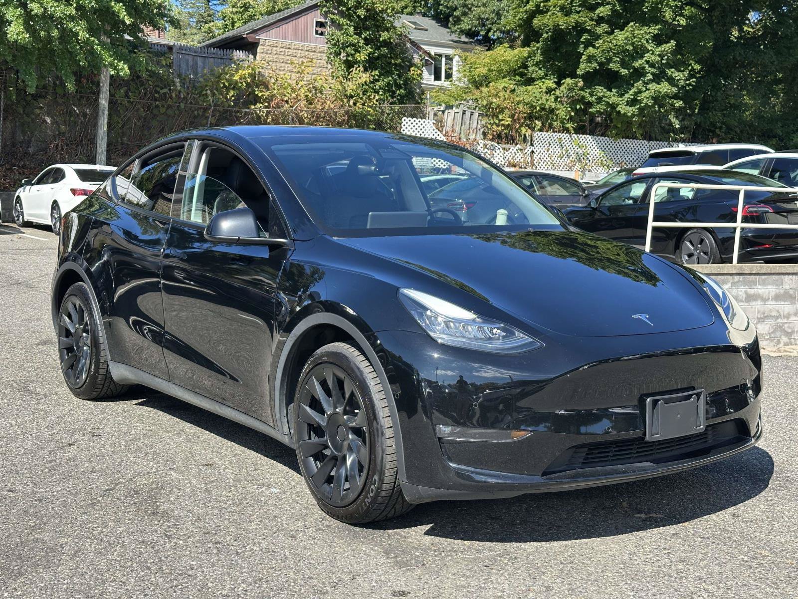 Used 2022 Tesla Model Y Long Range AWD/4WD image 1