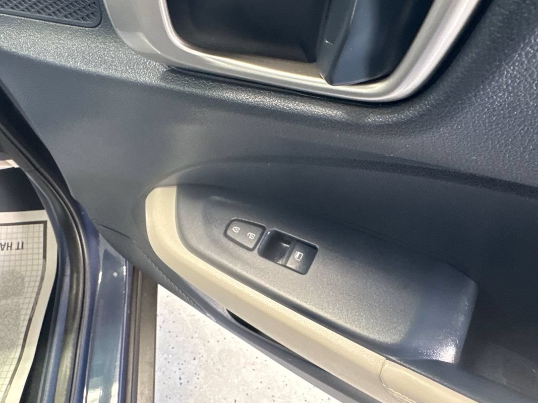 Used 2024 Hyundai Venue Limited FWD image 33