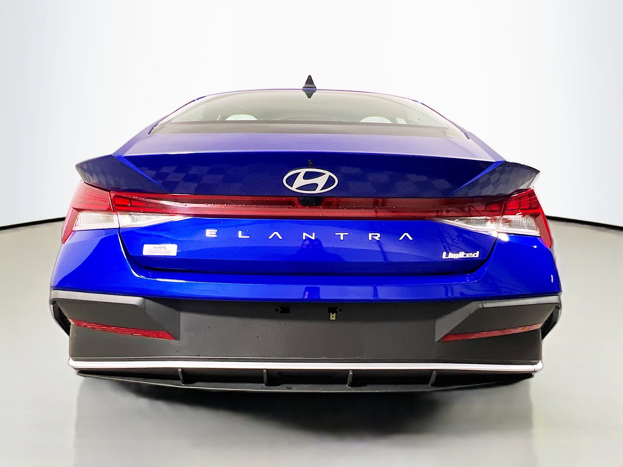 Used 2025 Hyundai Elantra Limited image 6