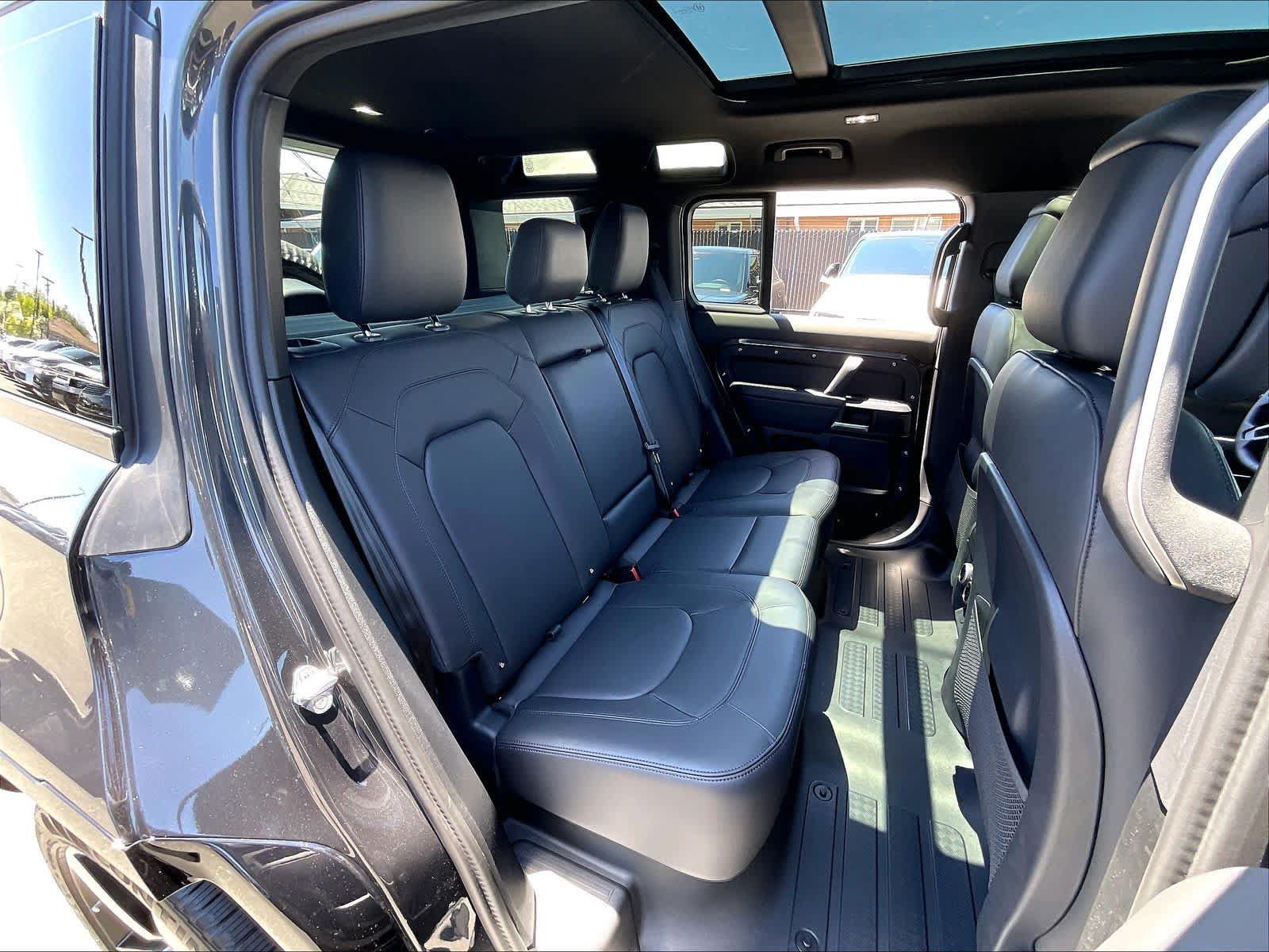 New 2026 Land Rover Defender 110 X-Dynamic SE AWD/4WD image 27