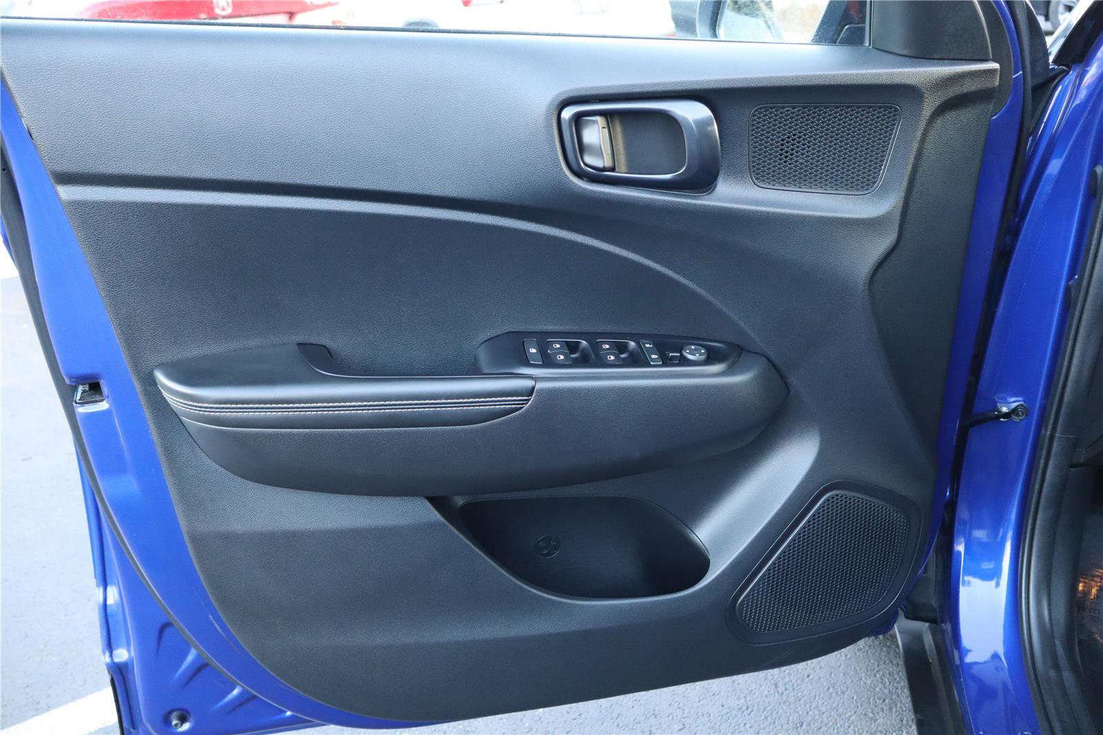 Used 2023 Hyundai Venue Limited w/ Cargo Package image 13