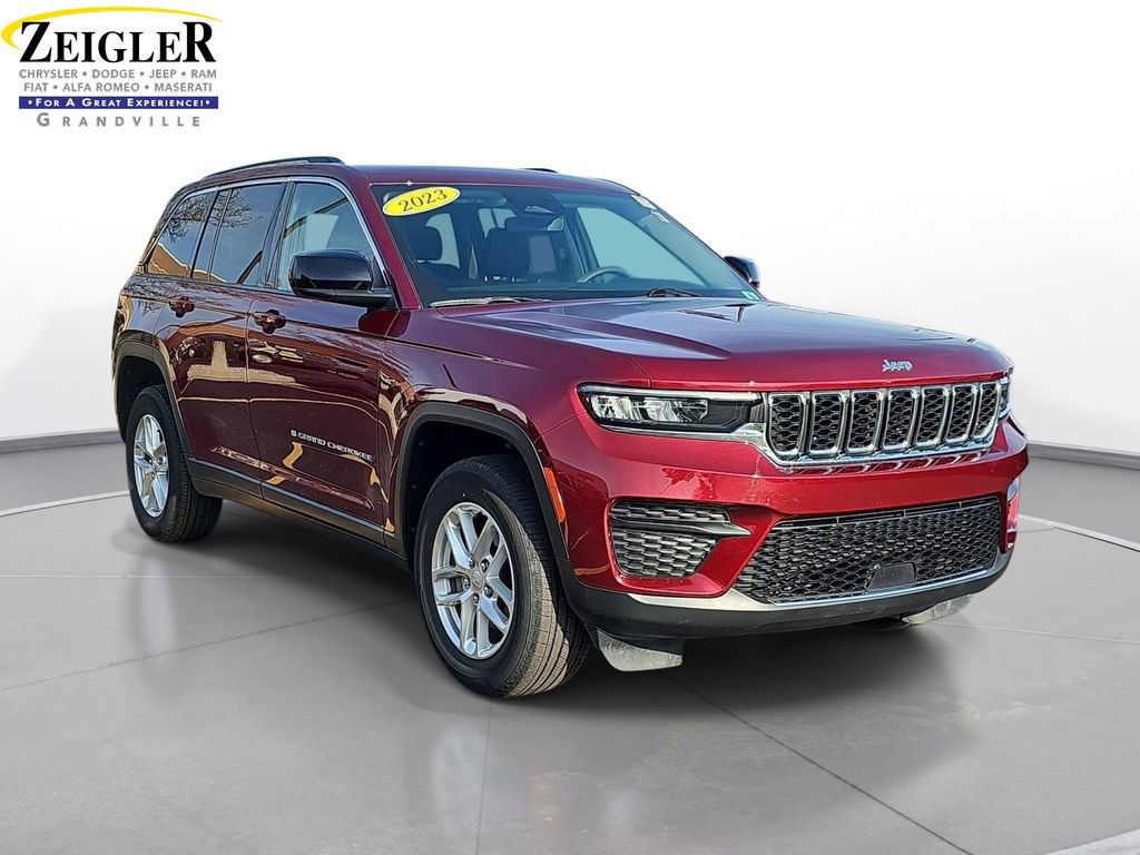 Certified 2023 Jeep Grand Cherokee Laredo w/ Luxury Tech Group I AWD/4WD image 3
